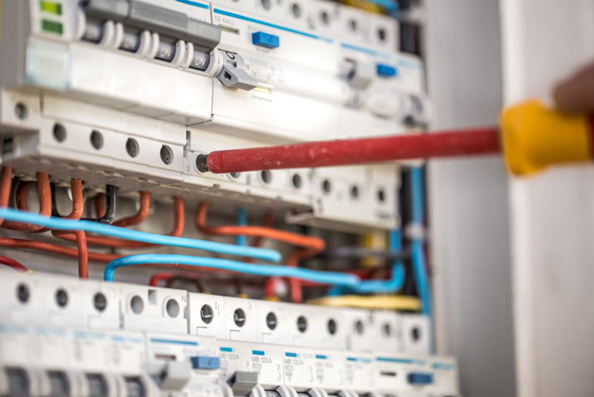 Électricien à Gourdon dans le Lot : rénovation électrique par IMR Électricité